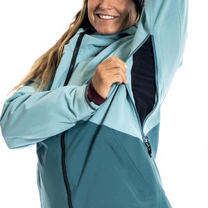 Chaqueta de esquí para mujer con cremallera completa aislada e impermeable disponible con logotipo de impresión personalizado Ideal para uso de actividades de invierno - Product Image 5