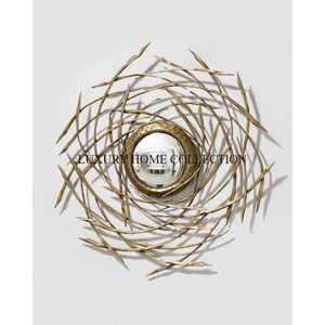 Cadre de miroir mural en laiton au design en métal antique accrocheur avec un motif inspiré du soleil pour un élément de décoration audacieux mais intemporel - Product Image 1