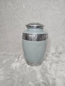 Urne funéraire classique moderne pour cendres, pot élégant en aluminium fait à la main avec thème de fleurs et de plantes personnalisé, design de vase de sol de luxe - Product Image 2