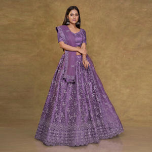 Lehenga Choli de Lujo con Bordado Floral en Toda la Prenda, Detalles de Dobladillo Festoneado y Elegante Dupatta Transparente - Product Image 2