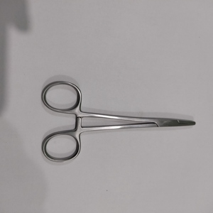 Pinzas Portaagujas Médicas de Acero Inoxidable, Portaagujas Webster Dentado de 13 cm, de Un Solo Uso - Product Image 4