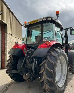 Tracteur agricole 5711 80HP 4x4 avec boîte de vitesses, haute performance, robuste, disponible à la vente - Product Image 4