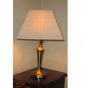 Lampe de table vintage en laiton, éclairage classique décoratif pour chambre et bureau - Product Image 1