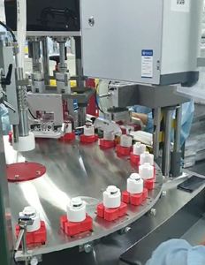 Máquina de llenado de tarros de crema semiautomática económica de 220V, máquinas de llenado de productos de embalaje de madera cosméticas neumáticas impulsadas por pistón - Product Image 6