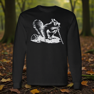 T-shirt vintage a maniche lunghe con stampa di un scoiattolo cieco che si infila un nocciolo, ideale per promozioni - Product Image 3