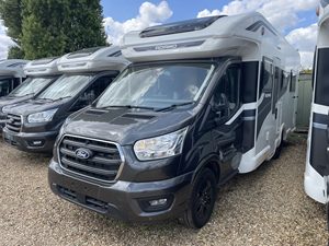 Autocaravana Sprinter Muy Limpia, 4x4 Todoterreno, con Volante a la Derecha, 4WD, RV para Todo Terreno con Sola - Product Image 1