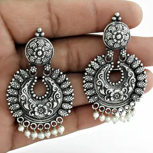 Perhiasan buatan tangan Artisan India 925 anting-anting etnik mutiara alami perak murni teroksidasi hadiah Valentine untuk buatannya