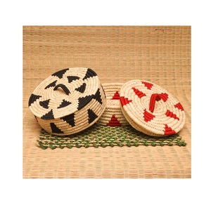 Cesta de almacenamiento de hierba Sabai con tejido rústico tejido a mano para uso decorativo y funcional en interiores sostenibles ecológicos - Product Image 1