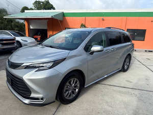 Toyota Sienna 2024 USADO EN EXCELENTES CONDICIONES - Product Image 2