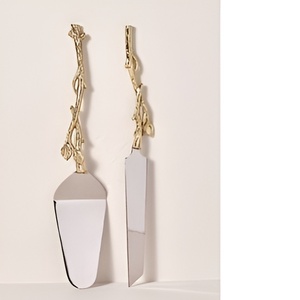 ที่เสิร์ฟเค้กทองเหลืองทำมือสำหรับเค้กขนมหวานสำหรับบ้านโรงแรมคาเฟ่พร้อมดีไซน์และขนาดที่ดีที่สุด - Product Image 3