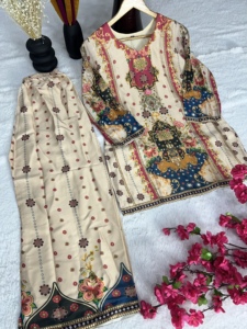 Traje de Dos Piezas para Mujer, Diseño de Lujo con Estampado Digital, Tela Crepé Suave de Primera Calidad, Kurti Largo Elegante con Pantalones a Juego - Product Image 4