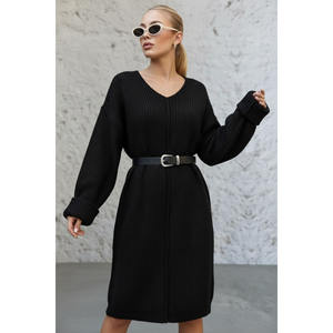 Robe noire minimaliste moderne, col en V oversize, tricot épais, style décontracté - Product Image 3