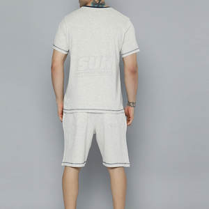 บริการ OEM ชุดเสื้อยืดและกางเกงขาสั้นผู้ชายสำหรับฤดูร้อน ระบายอากาศได้ดี ผลิตจากโพลีเอสเตอร์/คอตตอน ขายส่ง - Product Image 2