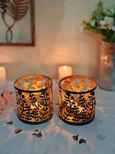 Ensemble de petites bougies votives en acier aux textures uniques idéales pour les espaces de table de vacances et l'ambiance festive intérieure - Product Image 4