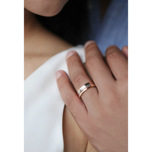 แหวนแต่งงานของผู้ชายดีไซน์ไม่เหมือนใครสีทอง2สีพร้อมดีไซน์หรูหราสำหรับเป็นของขวัญครบรอบ - Product Image 2