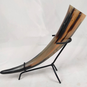Support en corne de viking religieuse, élégant et poli, en matériau organique artisanal, cadeau d'affaires, vente en gros, décoration d'intérieur, Europe - Product Image 1