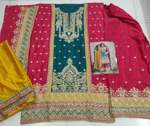 Traje Salwar Pakistaní Étnico de Viscosa de Primera Calidad en Varios Colores para Mujer - Product Image 5