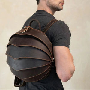 Sac à dos vintage en cuir véritable fait main personnalisé pour homme, petite capacité, voyage, week-end, sac à dos de nuit - Product Image 1