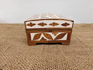 Style Antique Rectangle Carré Os Incrustation Fermeture Magnétique Gravé Impression Boîte À Bijoux À La Main Organisateur Décoratif Durable - Product Image 5