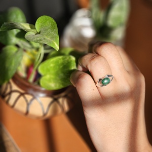 Bague en argent malachite ovale de meilleure qualité légère et pour les mariages ou les fêtes - Product Image 4