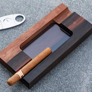 Cenicero de madera refinado para cigarrillos Atractivo y durabilidad atemporal - Product Image 1