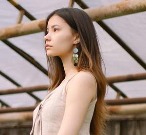 Boucles d'oreilles en raphia multicolore de style ethnique bohème faites à la main boucles d'oreilles artisanales bijoux fête porter goutte boucle d'oreille pour les femmes - Product Image 5