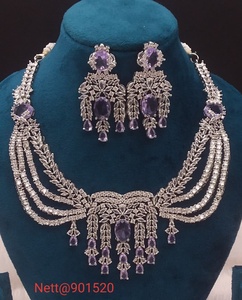 Hermoso conjunto de joyas de diamantes americanos para mujer, collar llamativo con pendientes, perfecto para festivales y celebraciones - Product Image 2