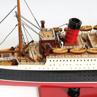 C005 - Maquette de grand bateau de croisière Queen Mary, style nautique, peinte à la main, en bois de cèdre, Vietnam