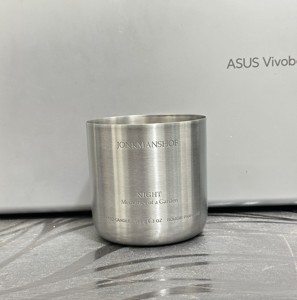 Venta al por mayor de portavelas de acero inoxidable personalizados con tapa, acabado cepillado, capacidad de 13.4 onzas y logotipo personalizado. - Product Image 2