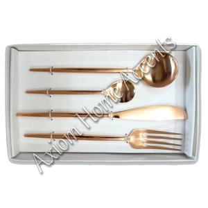 Couverts contemporains plaqués cuivre Cuillères et fourchettes au design élégant de qualité supérieure par Axiom Home Accents - Product Image 1