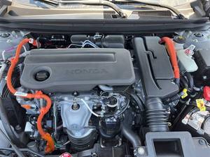 Honda Accord Sport-L hybride 4 portes berline, modèle 2025, en excellent état - Product Image 4