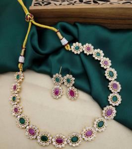 Conjunto de collar chapado en oro de diseñador de alta calidad de lujo con aspecto de piedras elegantes con pendientes para boda para mujer - Product Image 1