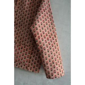 Veste matelassée florale en coton imprimé à la main, manches longues, chaude, décontractée, ethnique, vêtement d'extérieur d'hiver, écologique, réversible, boutonnée - Product Image 3