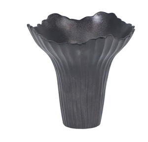 Jarrón de Flores Geométrico de Metal con Acabado de Latón Antiguo para Decoración de Hogar de Lujo, Centro de Mesa de Hotel, Decoración de Bodas - Product Image 3