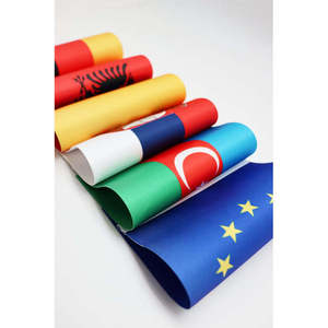 Bandera de Escritorio de Guinea Ecuatorial de 3x5 pies, Impresa Digitalmente en Tela de Nailon, Plástico, Poliéster, Vinilo, Seda, para Seguros Automotrices y Educación - Product Image 4