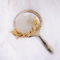 Miroir de maquillage à main de style antique, miroir en métal plaqué or vintage avec poignée décorative, accessoire de décoration pour salon et maison