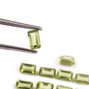 Pierre précieuse naturelle de péridot AAA de 6x8 mm, taille octogonale, facettée, calibrée, en vrac |   Pierre semi-précieuse en gros pour la fabrication de bijoux - Product Image 2