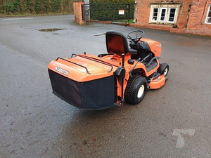 Tondeuse autoportée Kubota GR1600-II, Année 2014, 570 heures, Moteur diesel Kubota, Transmission hydrostatique, Collecteur arrière, Lame de coupe centrale de 42 pouces - Product Image 4