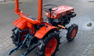 Tracteur compact Kubota B7000 16 CV 4 roues motrices, transmission manuelle, pour petites exploitations agricoles et travaux de jardinage - Product Image 4