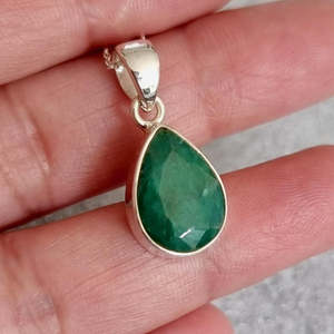 จี้รูปผึ้งนำโชค ประดับมรกตทรงหยดน้ำเล็กๆ ตัวเรือนเงินแท้ 925 ชุบโรเดียม ของแท้ ของขวัญ DIY - Product Image 2