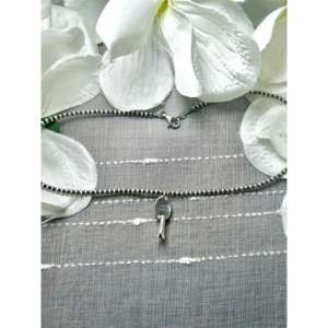 Collar de Plata de Ley con Forma de Gota de Agua y Ópalo Púrpura de George Rios, Regalo - Product Image 2