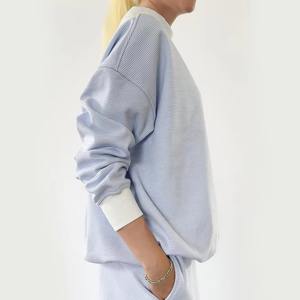 เสื้อสเวตเตอร์คอตตอนแบบสวมหัวทรงหลวมเปิดไหล่ผ้าฟลีซผ้าฝ้ายเนื้อนุ่มออกแบบได้ตามต้องการ - Product Image 5