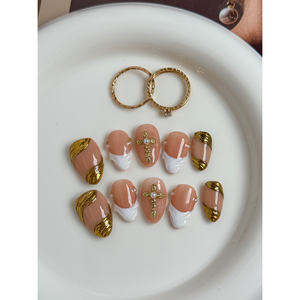 Uñas Postizas Golden Silk Wave con Diseño Elegante y Lujoso que Agrega Glamour a tus Dedos - Product Image 1