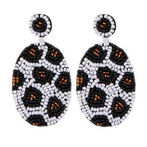 Boucles d'oreilles tendance de haute qualité, broderie dorée avec imprimé vache noir et blanc, franges en perles, boucles d'oreilles faites à la main - Product Image 4