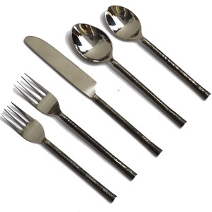 Ensemble de couverts en acier inoxydable avec finition dorée, taille personnalisée disponible, poignée dorée de styliste chez le fournisseur en gros - Product Image 4