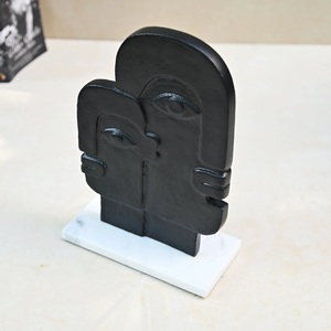 Sculpture contemporaine en aluminium pour jardin, patio ou entrée intérieure avec finition résistante aux intempéries et look élégant - Product Image 2