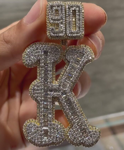 Colgante Clásico Unisex de Diamantes de 2.30Ct con Letra Personalizada, Chapado en Oro Amarillo de 14K sobre Plata de Ley, Amuleto para Fiesta - Product Image 1