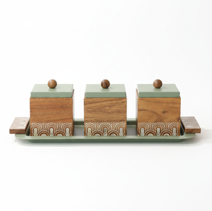 Juego de Frascos de Madera Grabados con Bandeja de Metal - 3 Recipientes Rústicos de Almacenamiento en Bandeja Decorativa, Decoración de Cocina y Hogar de Madera de Lujo - Product Image 1