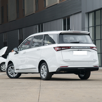 Coches nuevos con 7 asientos MPV Coche de pasajeros SAIC-GM-Wuling-Wuling Jiachen Coche de gasolina Vehículo eléctrico Conducción a la derecha