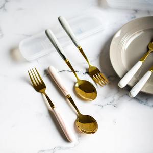 Juego de Cubiertos Minimalista de Acero Inoxidable Dorado, Diseño de Mango Elegante, Juego de Cubiertos Planos para Comer en Casa - Product Image 5